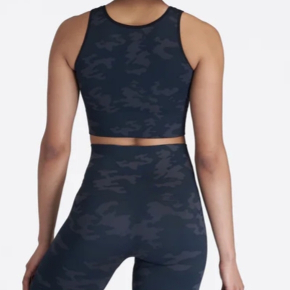 SPANX - Look at Me Now - Black Camo 2 pc (S-Crop) & (M-Legging) Set - Picture 3 of 4